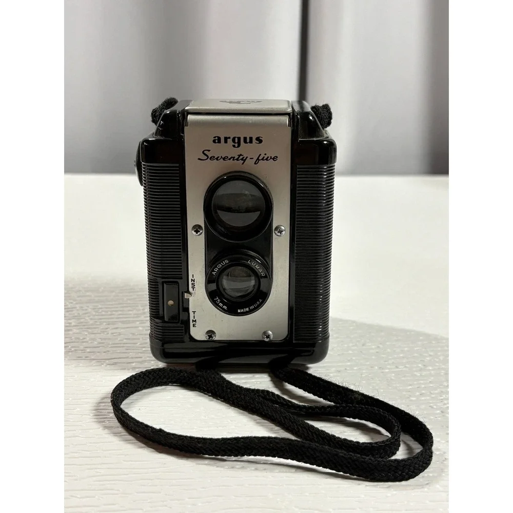 Vintage Argus Seventy-five TLR 620 Film Camera with Lumar 75mm Lens S0101